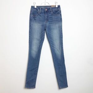 AMERICAN EAGLE Hi Rise Jegging Medium Wash Jean